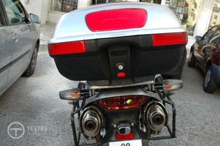 Pergunta IMT: Quando é preciso transportar mais peso num motociclo, a necessidade de regulação da pré-carga da mola é a mesma tanto na roda dianteira como na traseira?