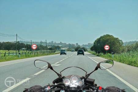 Pergunta IMT: Quando o motociclo não tem corrente na roda de trás, a transmissão é feita: