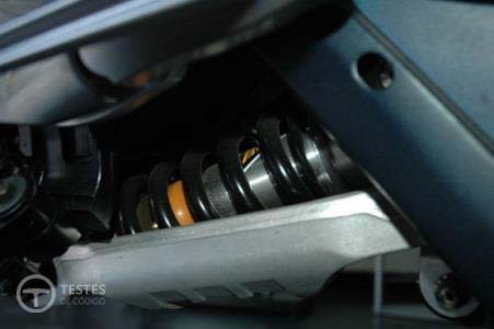 Pergunta IMT: Regra geral, quais os elementos fundamentais da suspensão de um motociclo?