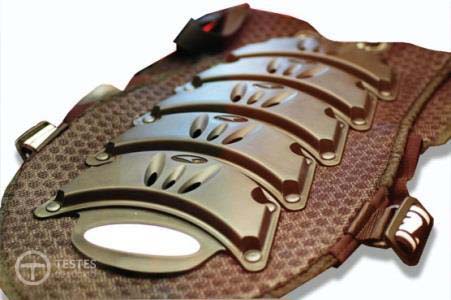 Pergunta IMT: Os condutores de motociclos e triciclos sem caixa rígida devem utilizar protector da coluna?