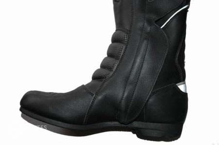Pergunta IMT: O condutor de um motociclo deve utilizar botas de protecção?