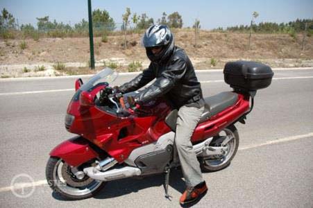 Pergunta IMT: Quando o condutor pretender estacionar o motociclo, deve: