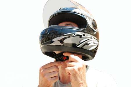 Pergunta IMT: O condutor de um motociclo deve saber que a utilização do capacete de protecção influencia a sua visão. Concorda com esta afirmação?
