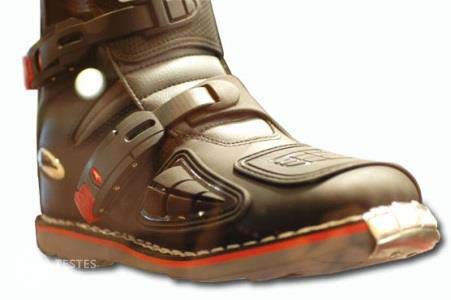 Pergunta IMT: Um motociclista deve utilizar botas de protecção?