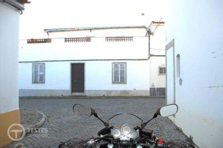 Pergunta IMT: Neste entroncamento de visibilidade reduzida devo: