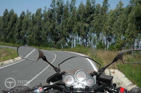 Pergunta IMT: Na condução de um motociclo de duas rodas, em curvas com o mesmo raio de curvatura: