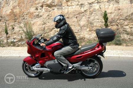 Pergunta IMT: Um condutor recentemente habilitado a conduzir motociclos, antes de iniciar a condução de um motociclo diferente deve efectuar exercícios com o motociclo a pé para se habituar ao veículo?