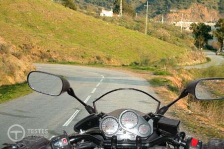 Pergunta IMT: Pode dizer-se que, em curva, a força centrifuga tende a desviar o motociclo da trajectória ideal?