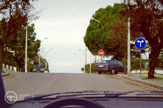 Pergunta IMT: Perante o sinal de obrigação, devo: