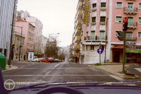 Pergunta IMT: O sinal vertical de fundo azul indica: