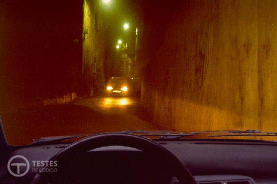 Pergunta IMT: Nesta situação, devo ceder a passagem ao outro veículo porque: