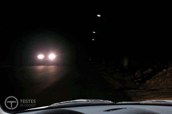 Pergunta IMT: Nesta situação, devo circular com as luzes de: