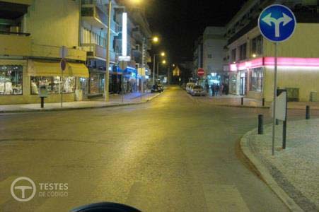 Pergunta IMT: Ao circular neste local devo: