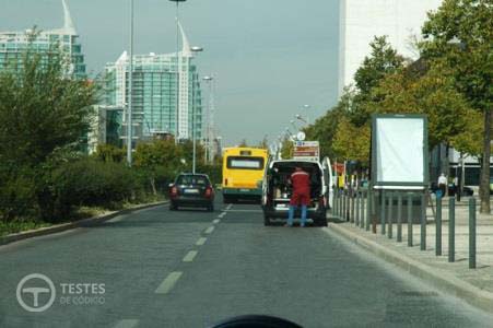 Pergunta IMT: O Código da Estrada permite o transporte de carga desde que, nomeadamente, não danifique pavimentos, instalações, obras de arte e imóveis marginais.