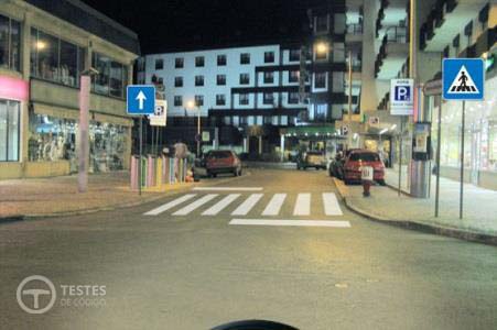 Pergunta IMT: Em caso de avaria nas luzes posso circular neste local apenas com as luzes avisadoras de perigo?