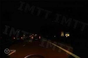 Pergunta IMT: Nesta situação, devo circular utilizando as luzes: