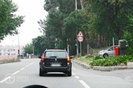 Pergunta IMT: Que manobra pretende realizar o condutor que circula à minha frente?