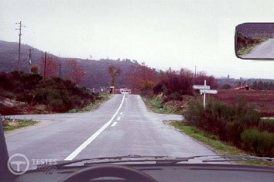 Pergunta IMT: Antes de iniciar a manobra de mudança de direcção para a esquerda, devo assegurar-me: