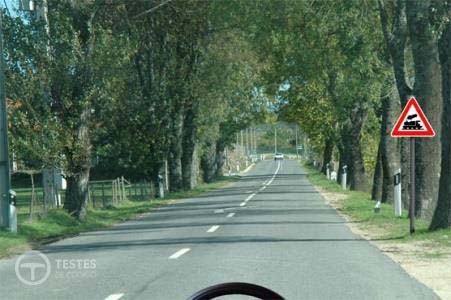 Pergunta IMT: Ao efectuar o atravessamento de uma passagem de nível, devo saber que: