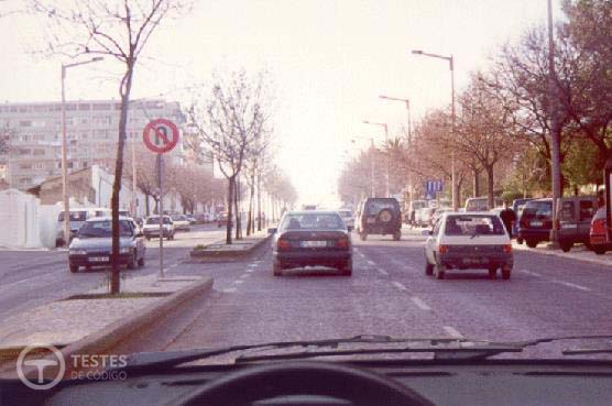 Pergunta IMT: Encontro-me correctamente posicionado para mudar de direcção para a esquerda?