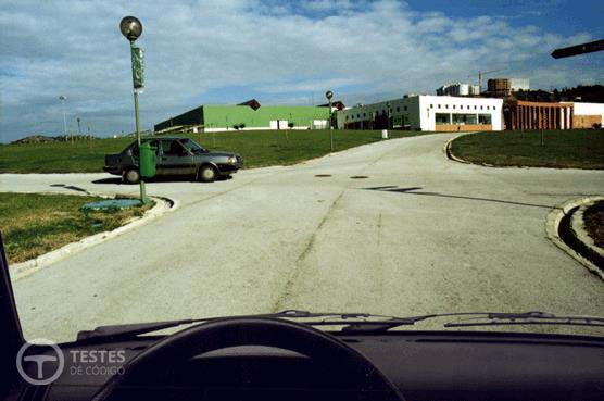 Pergunta IMT: Nesta situação, para mudar de direcção para a esquerda devo: