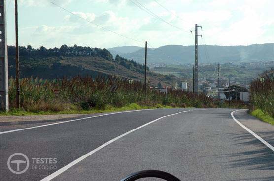 Pergunta IMT: Neste local é permitido inverter o sentido de marcha e em caso afirmativo, como devo proceder?