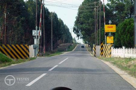 Pergunta IMT: O condutor de um veículo que transite em missão de prestação de socorro: