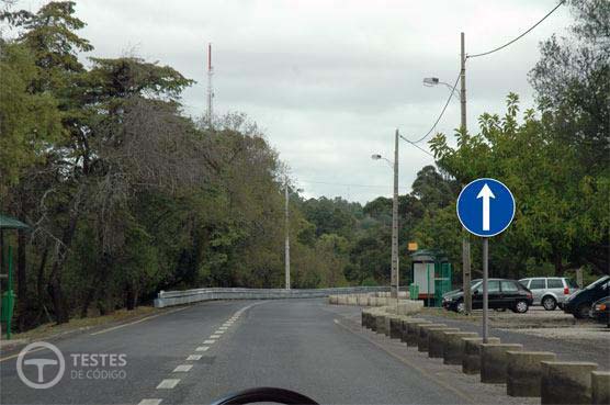 Pergunta IMT: Posso efectuar a manobra de inversão do sentido de marcha neste local?