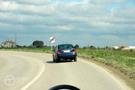 Pergunta IMT: Posso realizar a manobra de ultrapassagem no local em que me encontro?