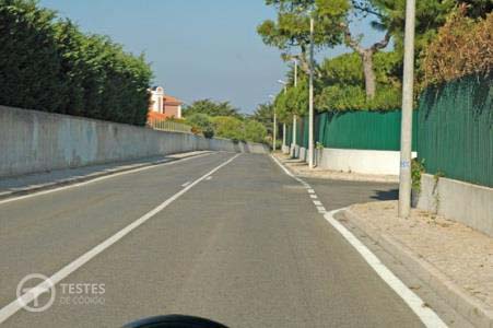 Pergunta IMT: A paragem e o estacionamento são proibidos nesta localidade?