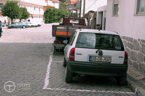 Pergunta IMT: Neste local condicionado ao pagamento de taxa, terá estacionado abusivamente o condutor que: