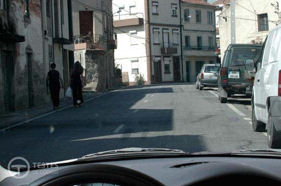 Pergunta IMT: Neste local, posso estacionar na via de trânsito?