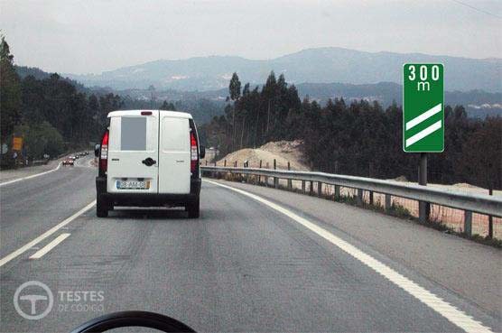 Pergunta IMT: A cor verde do sinal à minha direita indica-me que circulo: