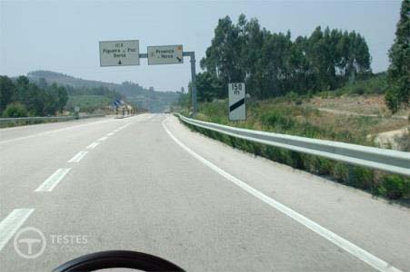 Pergunta IMT: A distância indicada no sinal de aproximação de saída é relativa: