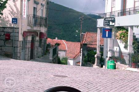 Pergunta IMT: Após o sinal de indicação, os veículos circulam: