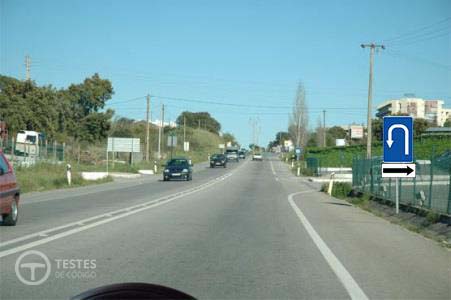 Pergunta IMT: Nesta situação posso efectuar a inversão de sentido de marcha?