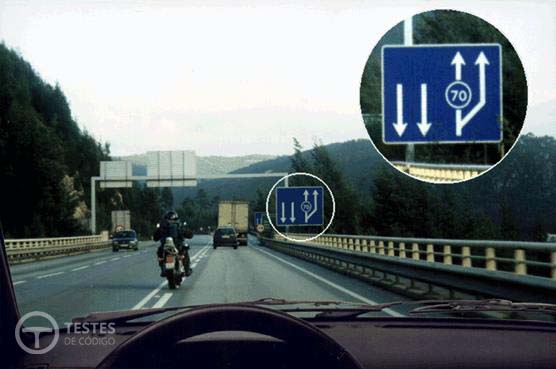 Pergunta IMT: Perante este sinal fico a saber que a faixa de rodagem em que circulo tem: