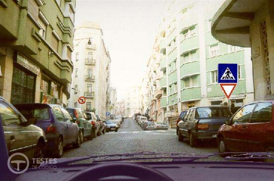 Pergunta IMT: Qual das seguintes afirmações está correcta para o sinal de informação?