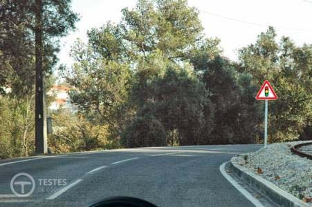 Pergunta IMT: Ao avistar o sinal vertical devo moderar a velocidade porque:
