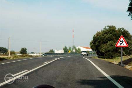 Pergunta IMT: O sinal vertical que se encontra na via indica-me: