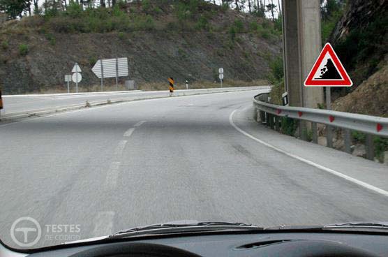 Pergunta IMT: Perante o sinal de perigo devo: