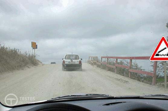 Pergunta IMT: O sinal de perigo indica que todos os condutores devem: