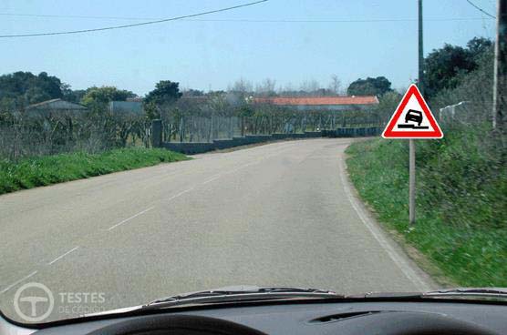 Pergunta IMT: Perante o sinal de perigo devo: