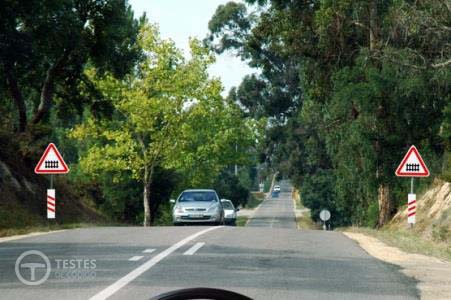 Pergunta IMT: Perante o sinal que se encontra na via devo: