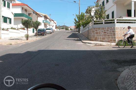 Pergunta IMT: O que deve fazer o condutor do velocípede?