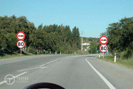 Pergunta IMT: A sinalização da via onde circulo permite-me ultrapassar um automóvel?