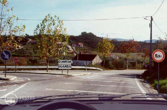 Pergunta IMT: O sinal de proibição permite o trânsito a veículos: