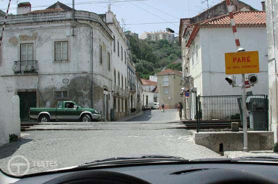 Pergunta IMT: Qualquer veículo que saia de uma passagem de nível: