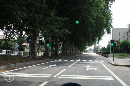 Pergunta IMT: A sinalização luminosa desta via pública indica-me: