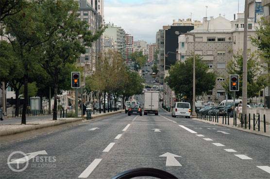 Pergunta IMT: Como devo proceder perante a luz amarela não intermitente?